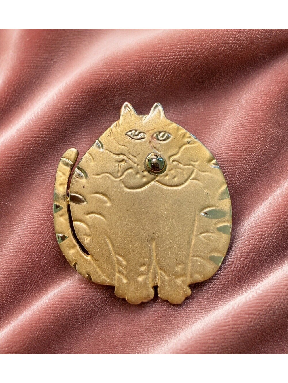 Vintage 1980s Fat Cat Brooch Pin Gold Tone Figural Silver Accents, 1.5x1.75”